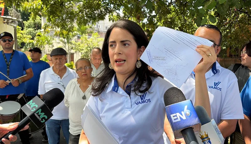 Claudia Ortiz pide al Gobierno que haga gestiones con EE.UU. para “darle certidumbre” a salvadoreños con TPS