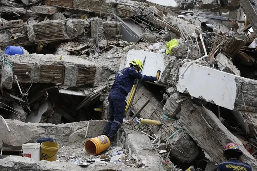 Colombia agota horas clave para rescatar sobrevivientes del terremoto