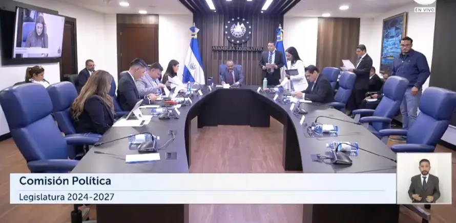 Abogada retira candidatura en elección de magistrados Corte de Cuentas