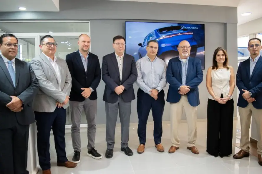 Changan inaugura nueva agencia en El Salvador tras 4 años en el país y con el respaldo de los 50 años de Sikamotors