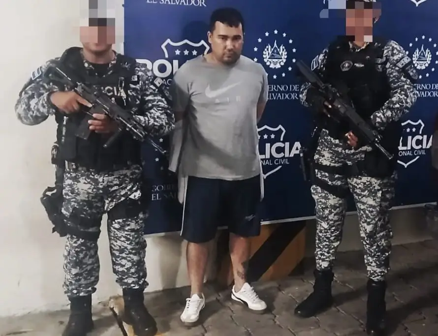 Detienen en Sonsonate a hombre señalado de asesinar a una mujer en San Salvador y huir tras el hecho