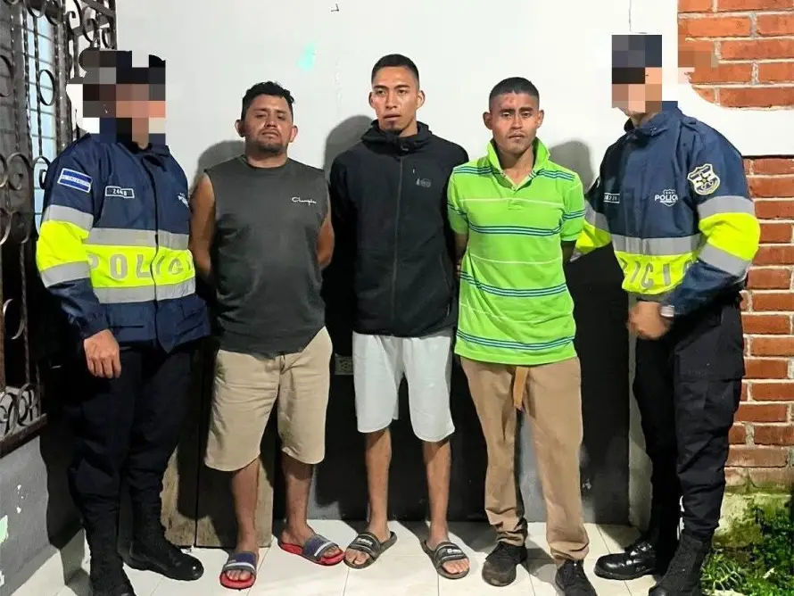 PNC arresta a tres hombres acusados de asesinar a otro en un billar de Apaneca