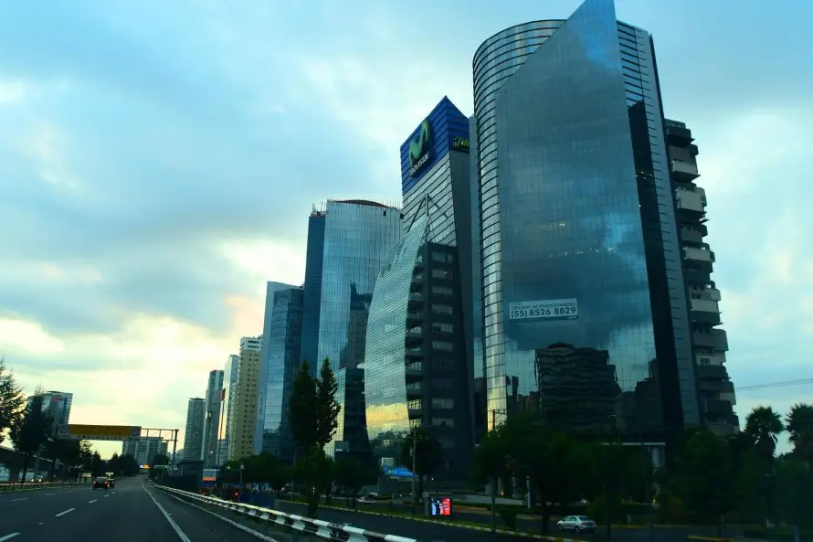 La IA se extiende en empresas mexicanas, pero genera poco impacto económico, según estudio