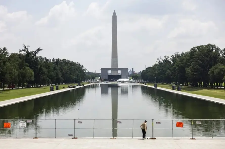 Trump cuestiona retiro de cargos por daños en estanque