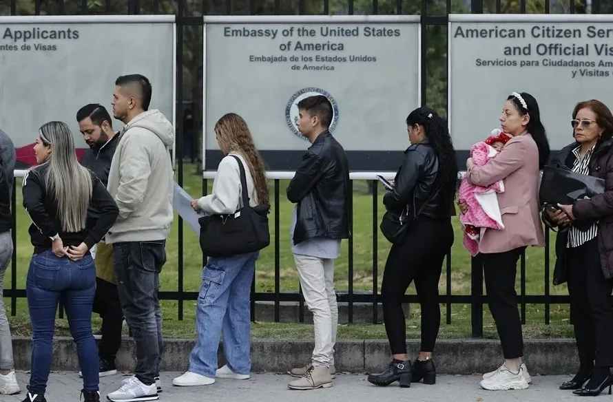 Estados Unidos suspende temporalmente las citas para visas de inmigrante mundialmente