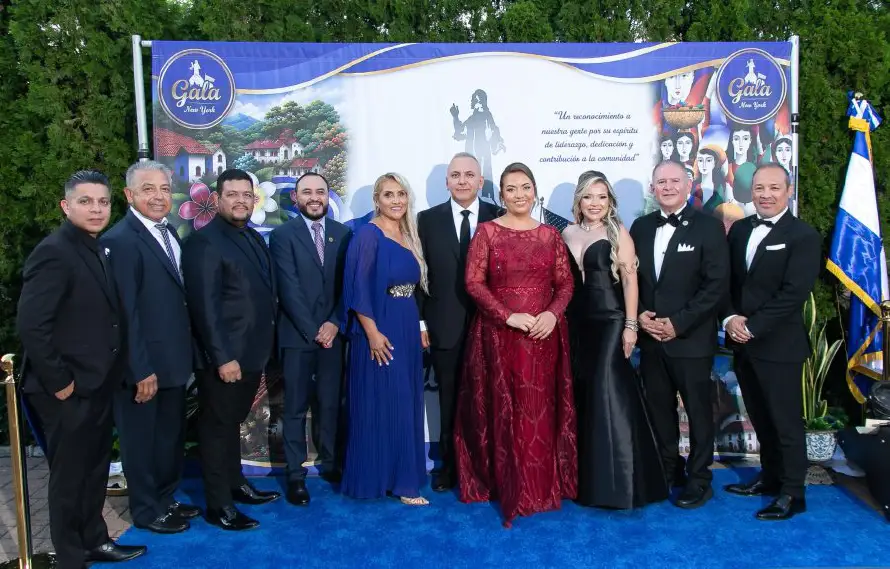 Los 10 líderes galardonados en la Gala Orgullosamente Salvadoreño 2026