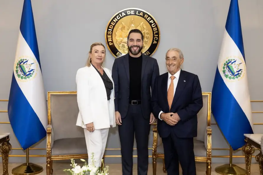 Gobierno salvadoreño firma convenio para incorporar Air Europa en red de aerolíneas