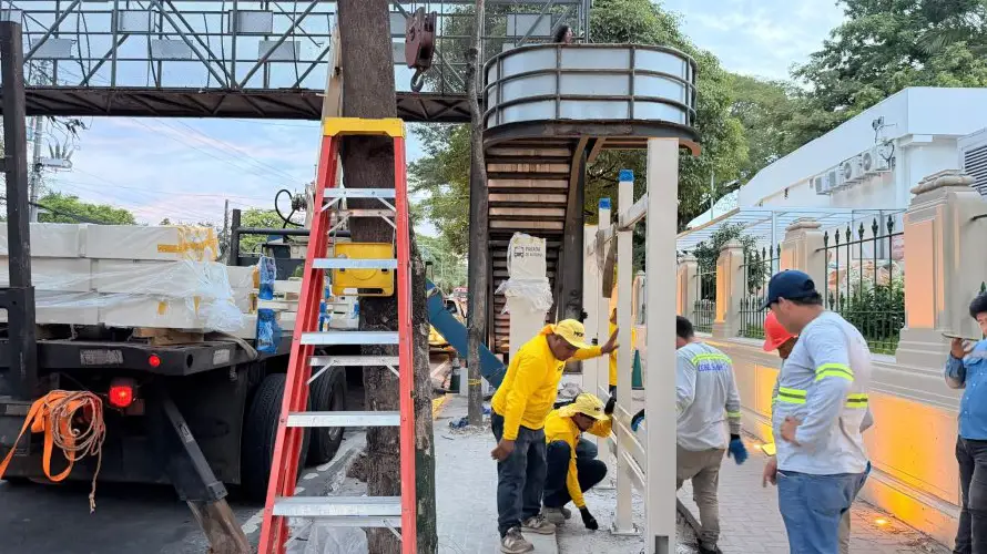 Instalan 14 paradas de buses inteligentes en San Salvador