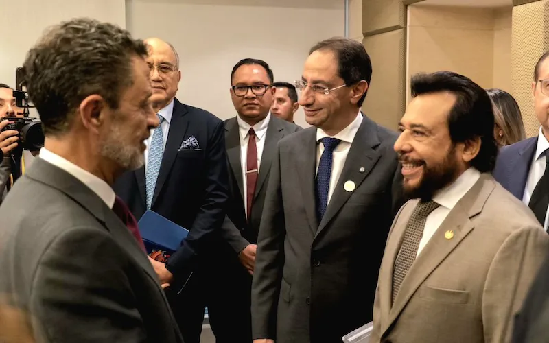 El Salvador y Colombia acuerdan gabinete binacional para fortalecer comercio e inversiones
