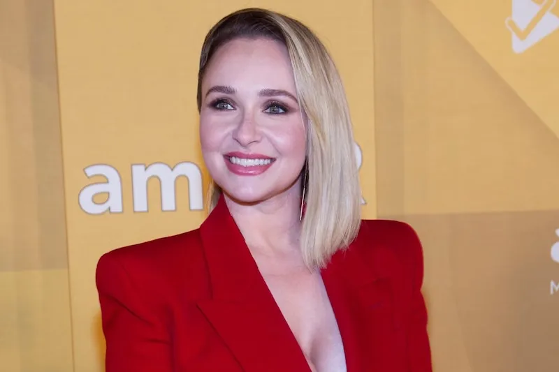 El novio de Hayden Panettiere rompe silencio tras la muerte de la actriz