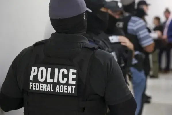 Tribunal de Miami revisa caso de exagente de Pinochet liberado por ICE tras demanda por "detención ilegal"