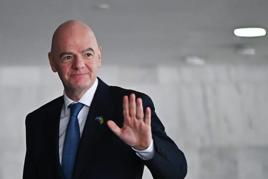 Aficionados de todo el mundo piden la dimisión de Infantino y una reforma de la FIFA