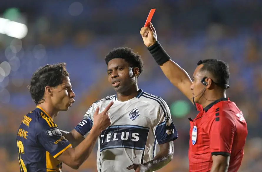Árbitro Iván Barton expulsa a Diego Lainez y Nahuel Guzmán de Tigres en la Leagues Cup