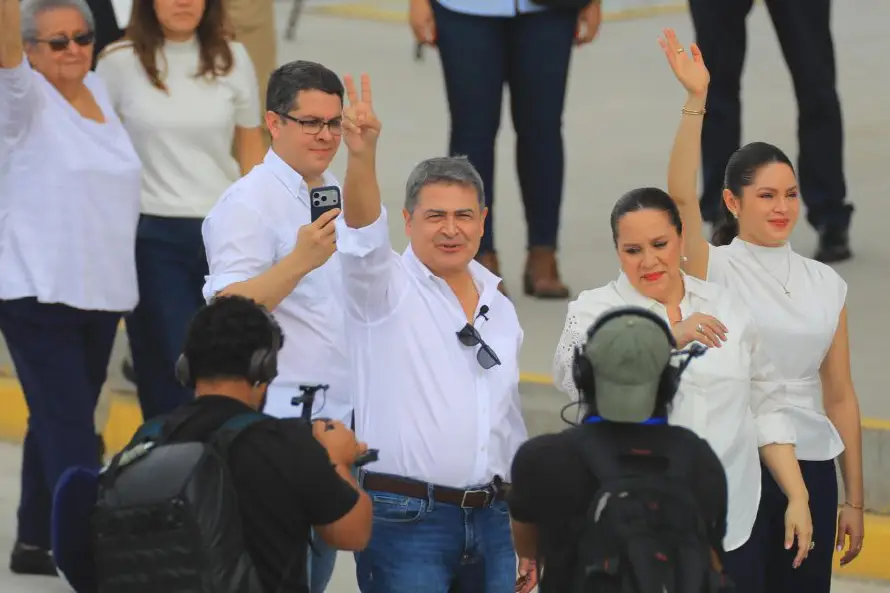 Expresidente de Honduras se declara en "indefensión" al comparecer ante juez por lavado