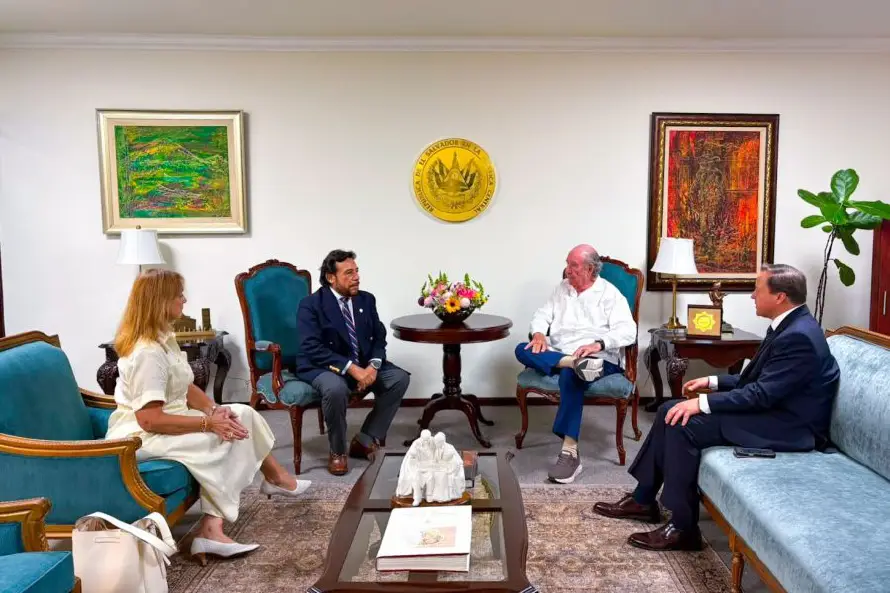 Vicepresidente recibe a delegación de la Asociación Mundial de Juristas: harían intercambio sobre gobernanza democrática