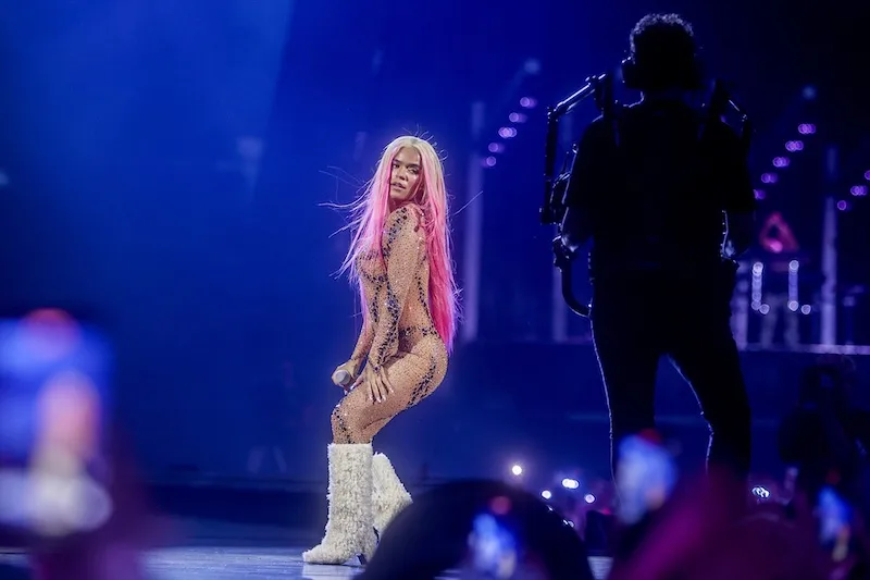 Karol G estrenará el viernes su nuevo álbum No me arrepiento de sentir tanto