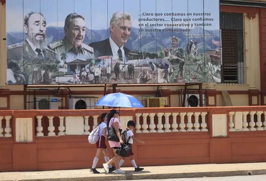 Reformas económicas en Cuba generan críticas desde sectores de izquierda y militantes oficialistas