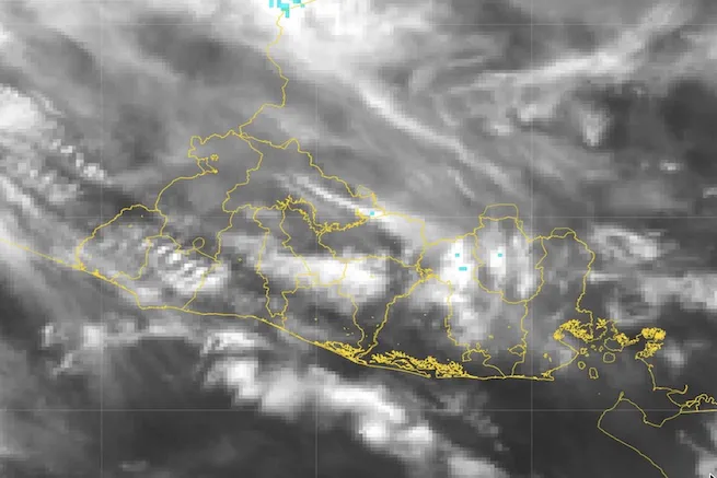 Onda tropical provocará lluvias y tormentas este martes