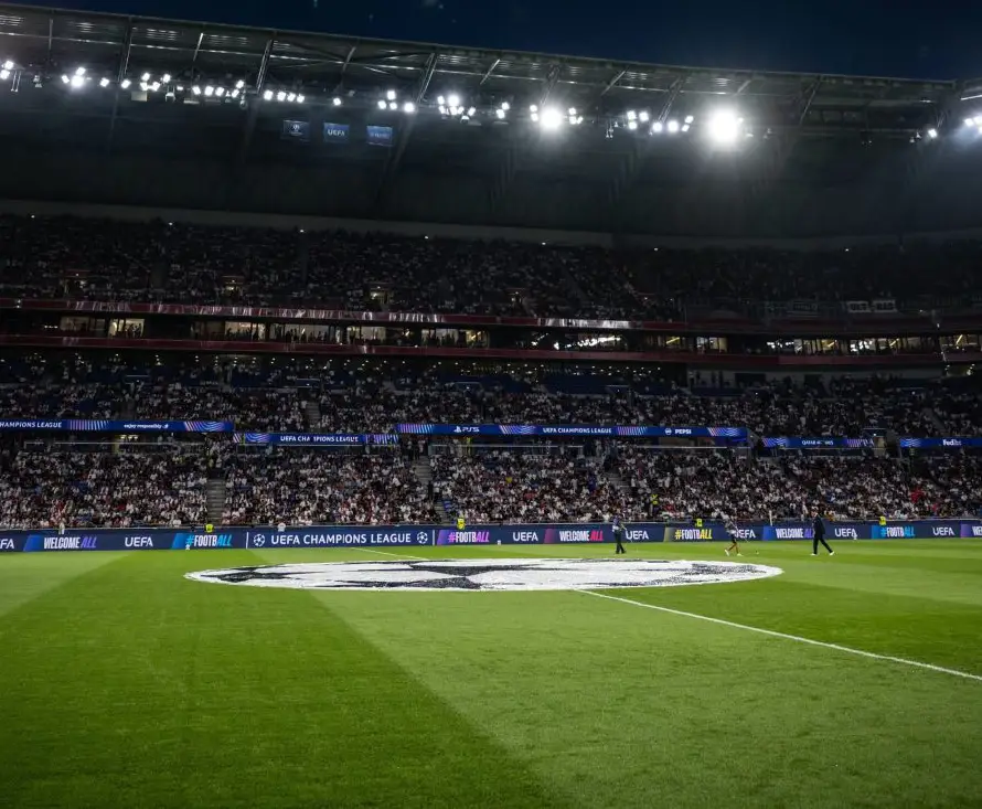 La UEFA investiga incidentes en el Lyon-Fenerbahce