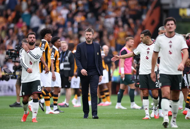 Manchester United y Tottenham debutan con duras derrotas en inicio de Premier League