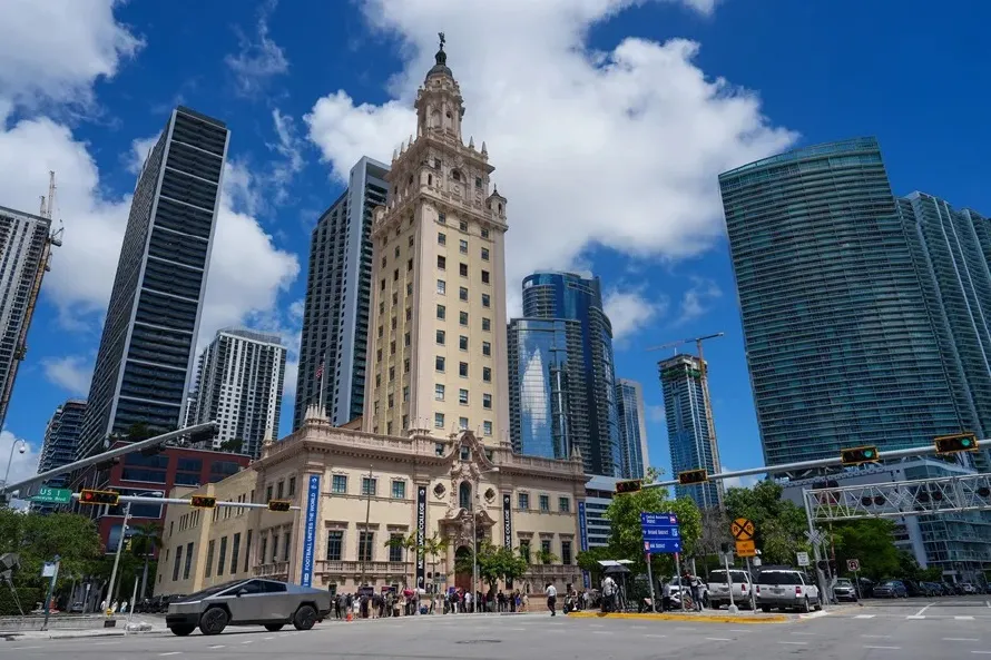 El 77 % de los trabajadores latinos de Miami creen que la economía está empeorando