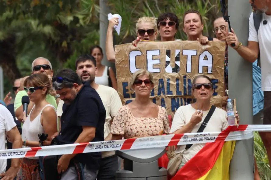 España cifra en 5,000 los migrantes que siguen en Ceuta tras la entrada masiva