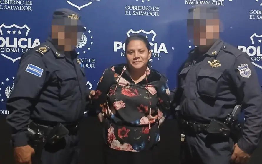 Detienen a una mujer que tenía orden de captura por homicidio en Ahuachapán