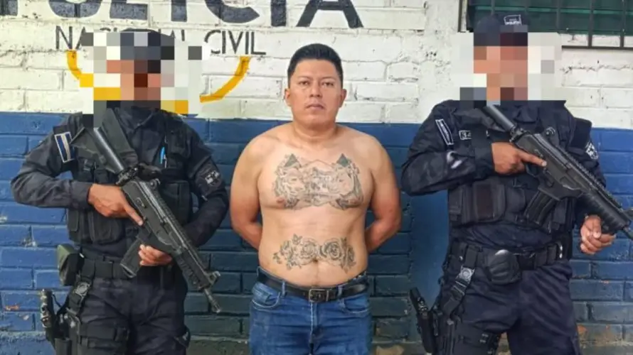 Detienen a sicario del Barrio 18 en Santa Ana que intentó ocultar sus tatuajes