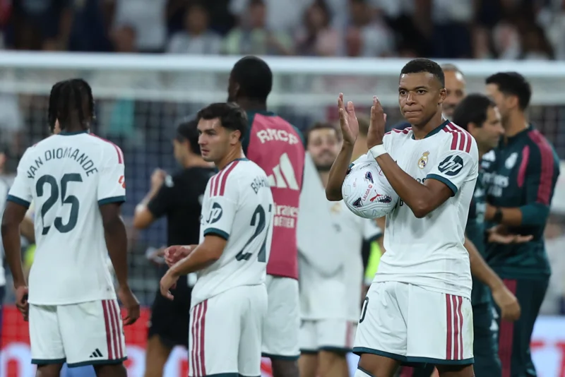 Mbappé lidera goleada del Madrid en regreso de Mourinho