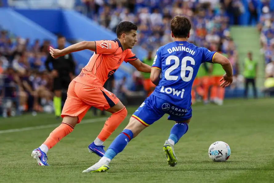El sueco Roony Bardghji se lesiona la rodilla derecha durante el entrenamiento del Barcelona