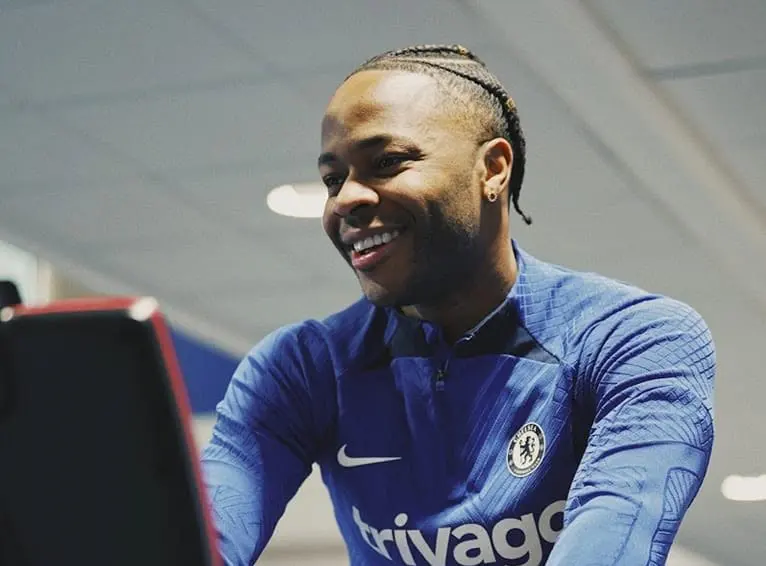 El delantero inglés Raheem Sterling, acusado de conducción temeraria y posesión de óxido nitroso