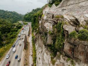 El cierre de Los Chorros durará 48 horas por voladura de talud con dinamita