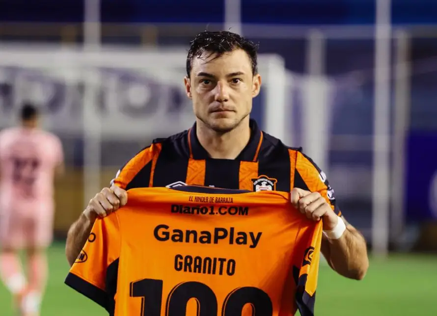 Águila vuelve a fichar al centrocampista Tomás Granitto tras su salida del equipo