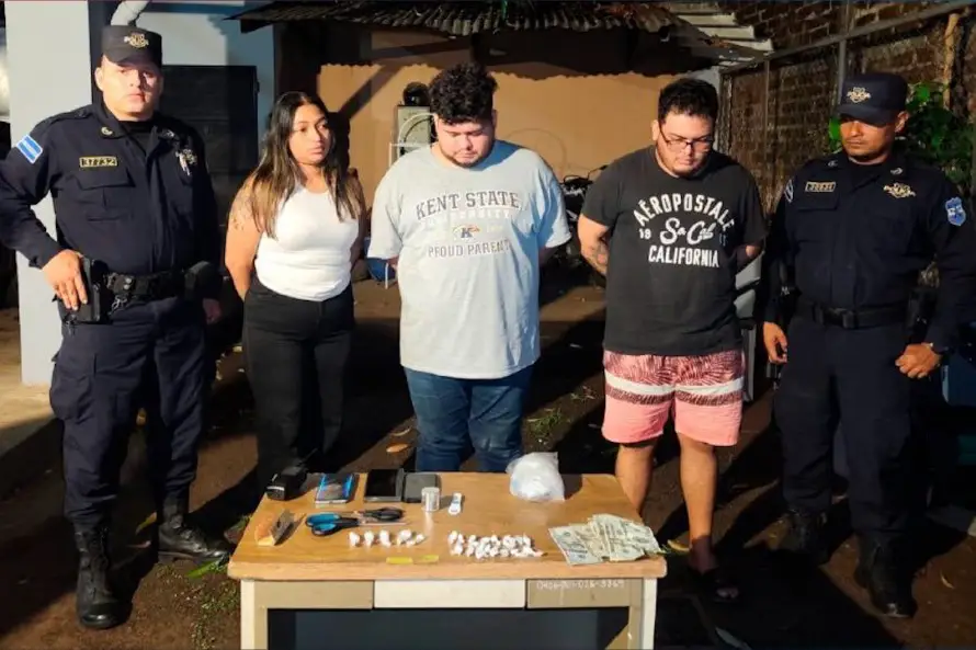 Detienen a tres con porciones de cocaína en Uluazapa
