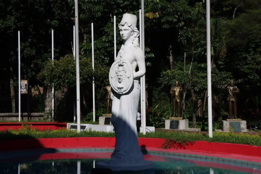 La UES recuerda al gobierno sus necesidades de financiamiento