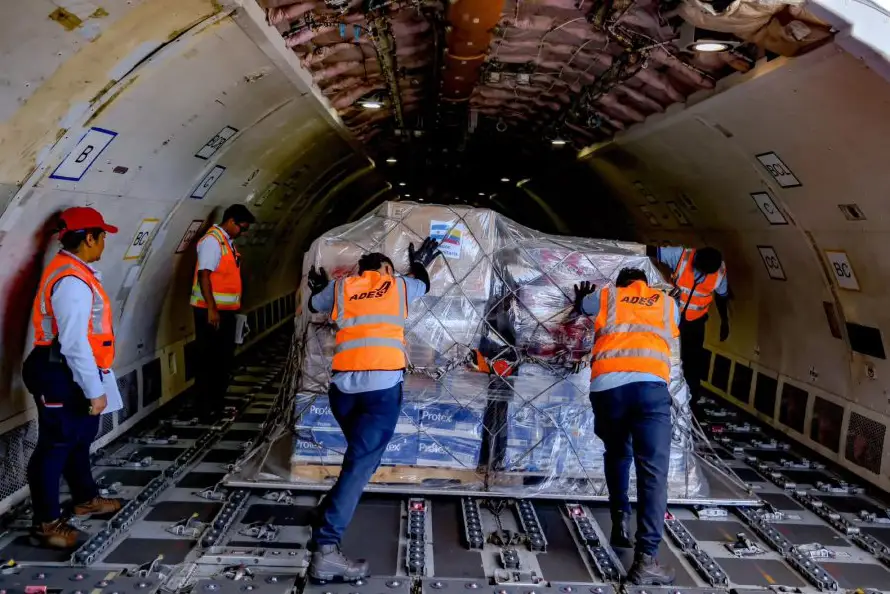 El Salvador envía segundo cargamento con ayuda humanitaria para Colombia tras terremoto