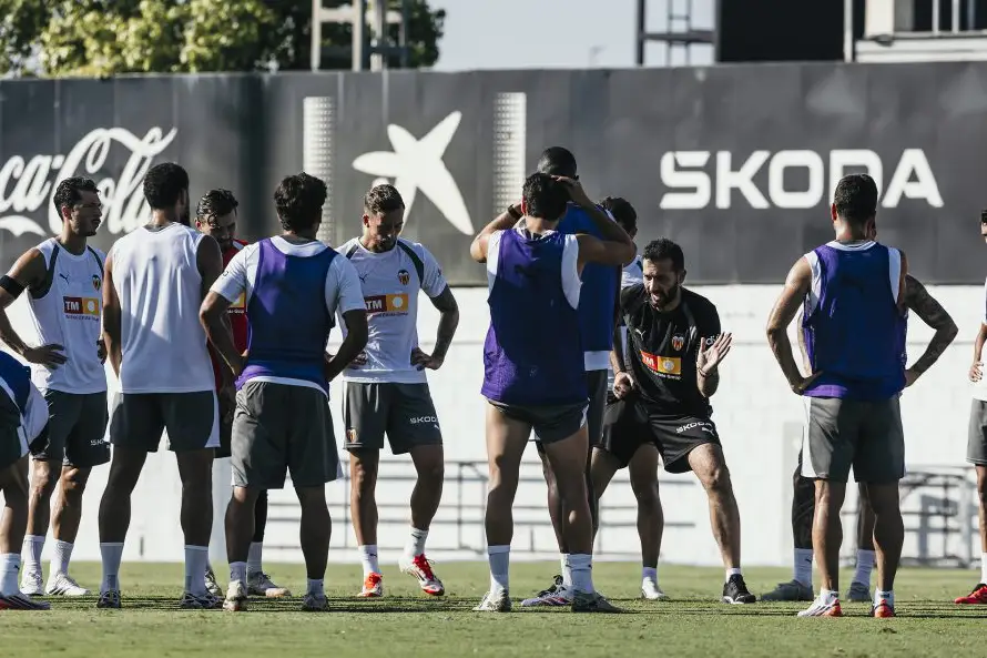 LaLiga: Valencia recibe al Betis bajo presión en Mestalla