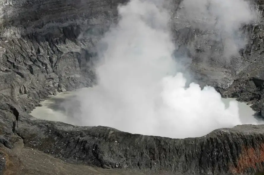 Costa Rica aumenta vigilancia sobre volcán Poás debido a erupciones y actividad sísmica