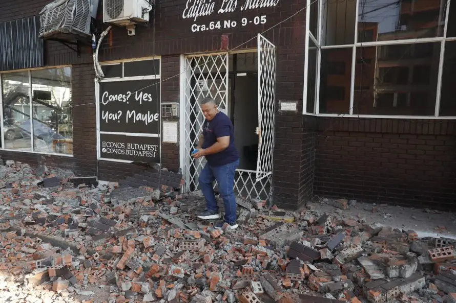 Terremoto deja derrumbes y daños en ciudades colombianas