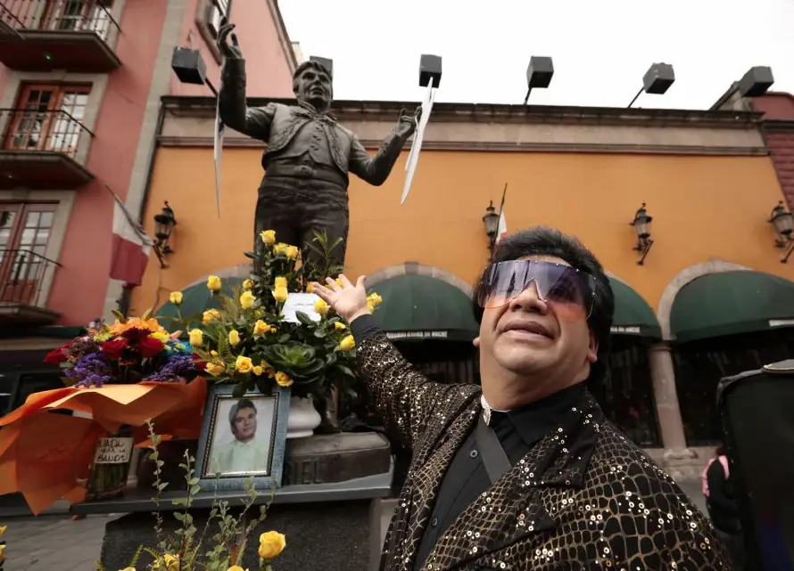 México vuelve a cantarle a Juan Gabriel, a 10 años de su muerte