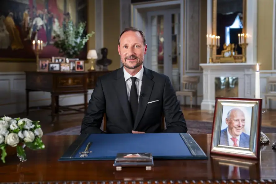 Haakon VIII habla por primera vez como rey noruego