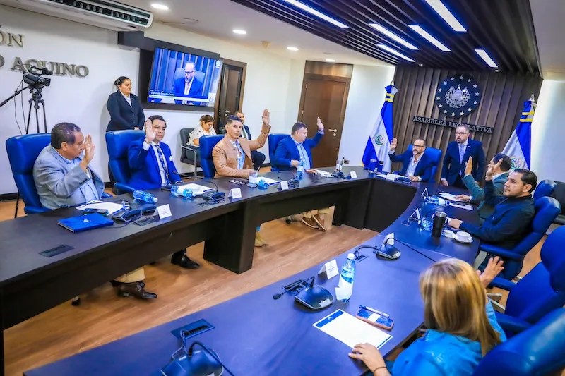 Diputados programan entrevistas a los 18 candidatos a magistrados de la Corte de Cuentas y defienden proceso