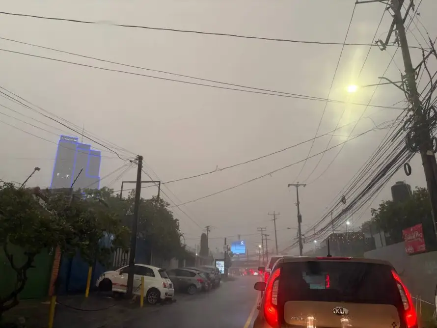Onda tropical y vaguada favorecerán lluvias y tormentas este domingo