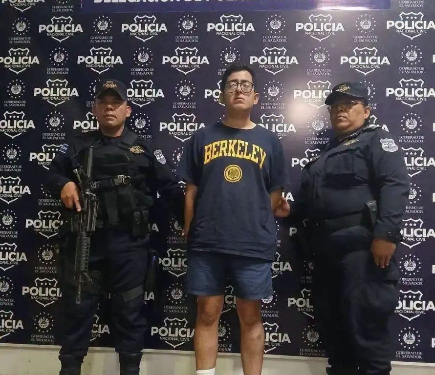 Reportan la detención del locutor Cristian "Megu" tras causar accidente en Cojutepeque