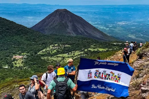 El Salvador supera los 3.2 millones de visitantes internacionales a agosto