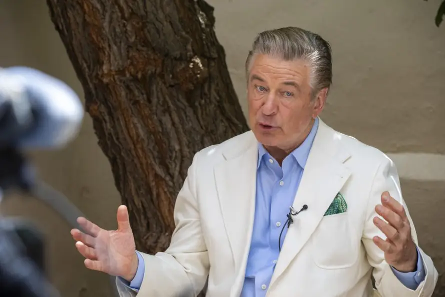 Alec Baldwin relata la tragedia de "Rust" en documental sobre el tiroteo mortal
