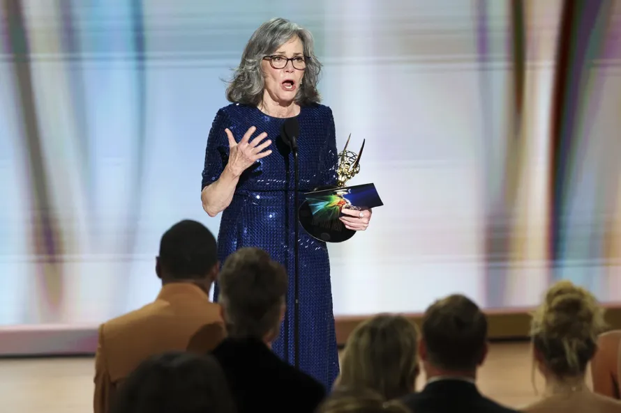 Sally Field logra un hito como la más longeva en ganar Emmy a mejor actriz en una película