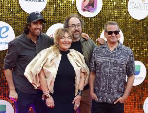 La alfombra roja de Premios Juventud, pasarela de color con mucho sabor latino