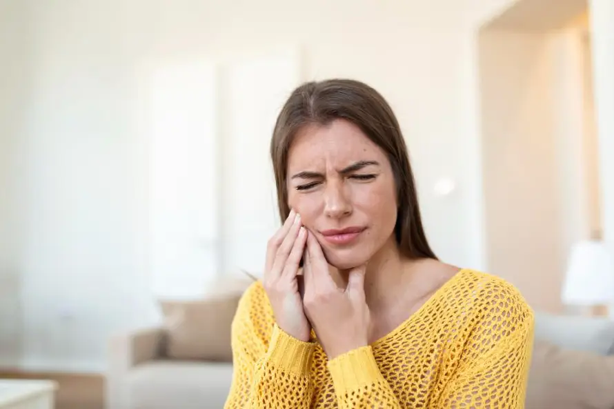 Especialistas advierten que problemas bucodentales desencadenan dolores de cabeza y faciales