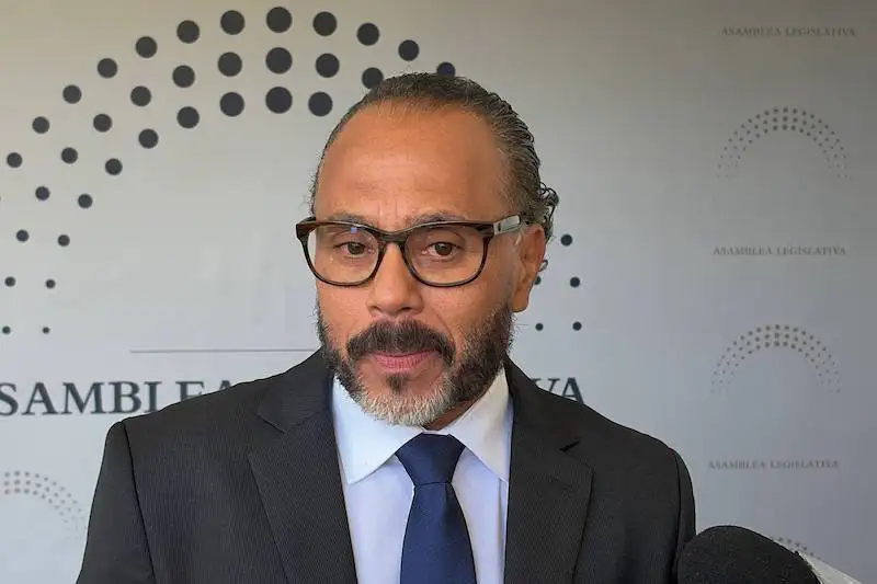 Ernesto Castro dice “hay que esperar la decisión” de EE.UU. sobre el TPS para salvadoreños